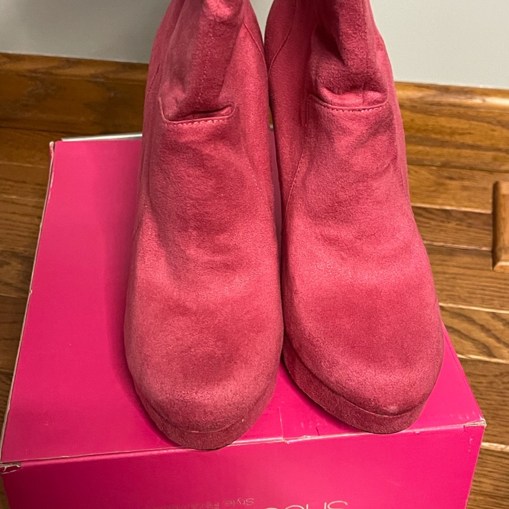Women’s Pink Suede Ankle Boots